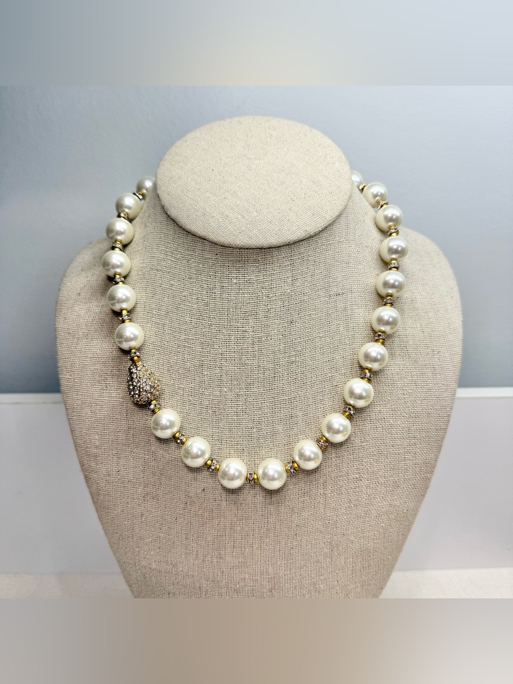Song of Style gold tone glass pearls and glass stone adjustable necklace NWT